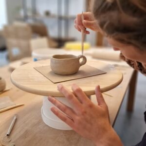 MOONLAB – Pittura su ceramica, corsi e laboratori olistici, bagni sonori